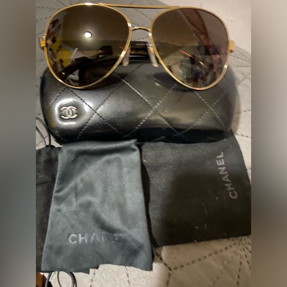 Chanel aviator sunglasses used only once or twice in original box - Picture 3 of 8